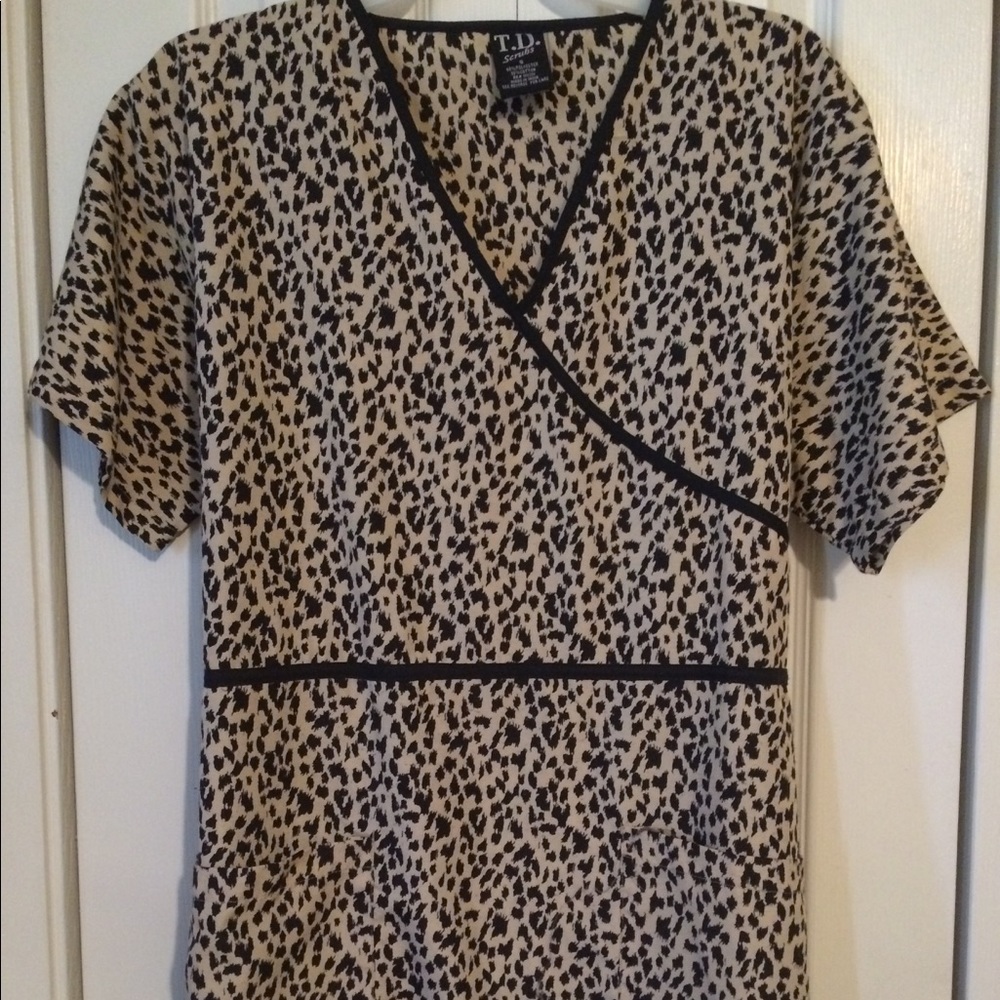 Leopard Print Scrub Top Size S